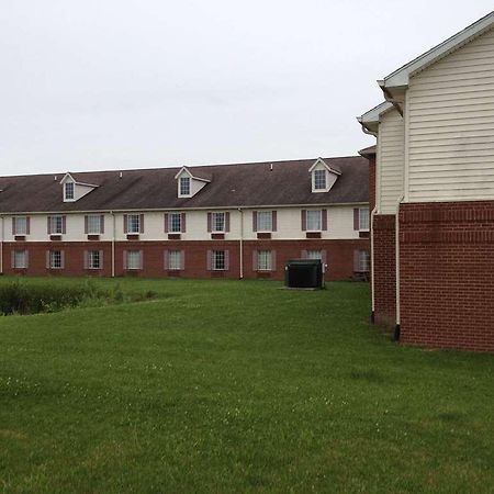Country Hearth Inn & Suites Willard Exterior foto