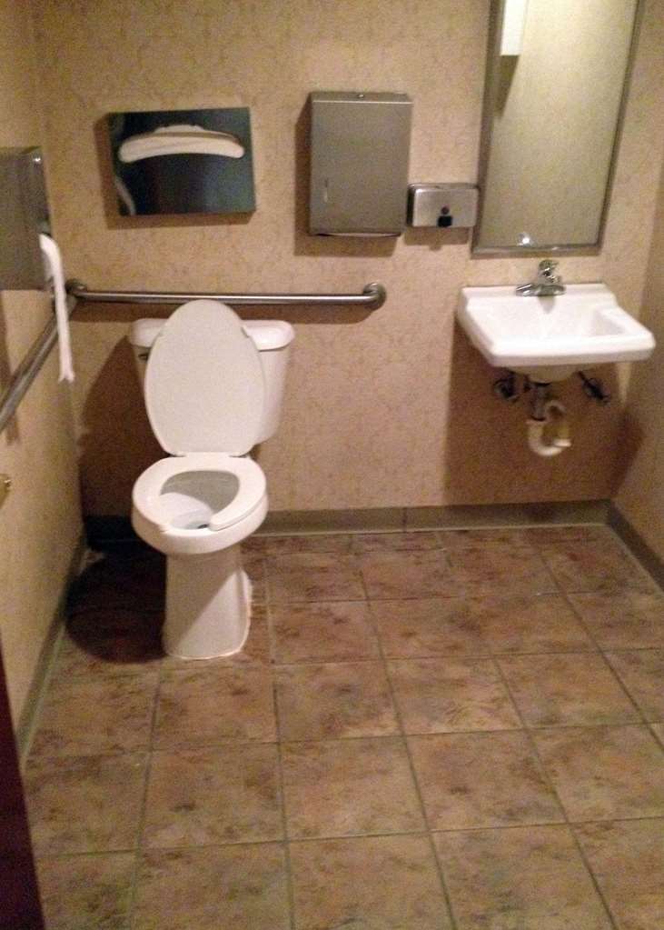 Country Hearth Inn & Suites Willard Quarto foto